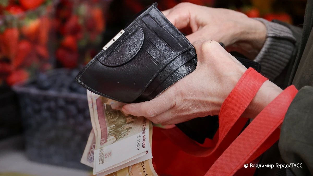 Почти половина россиян скрывает от окружающих свой реальный достаток