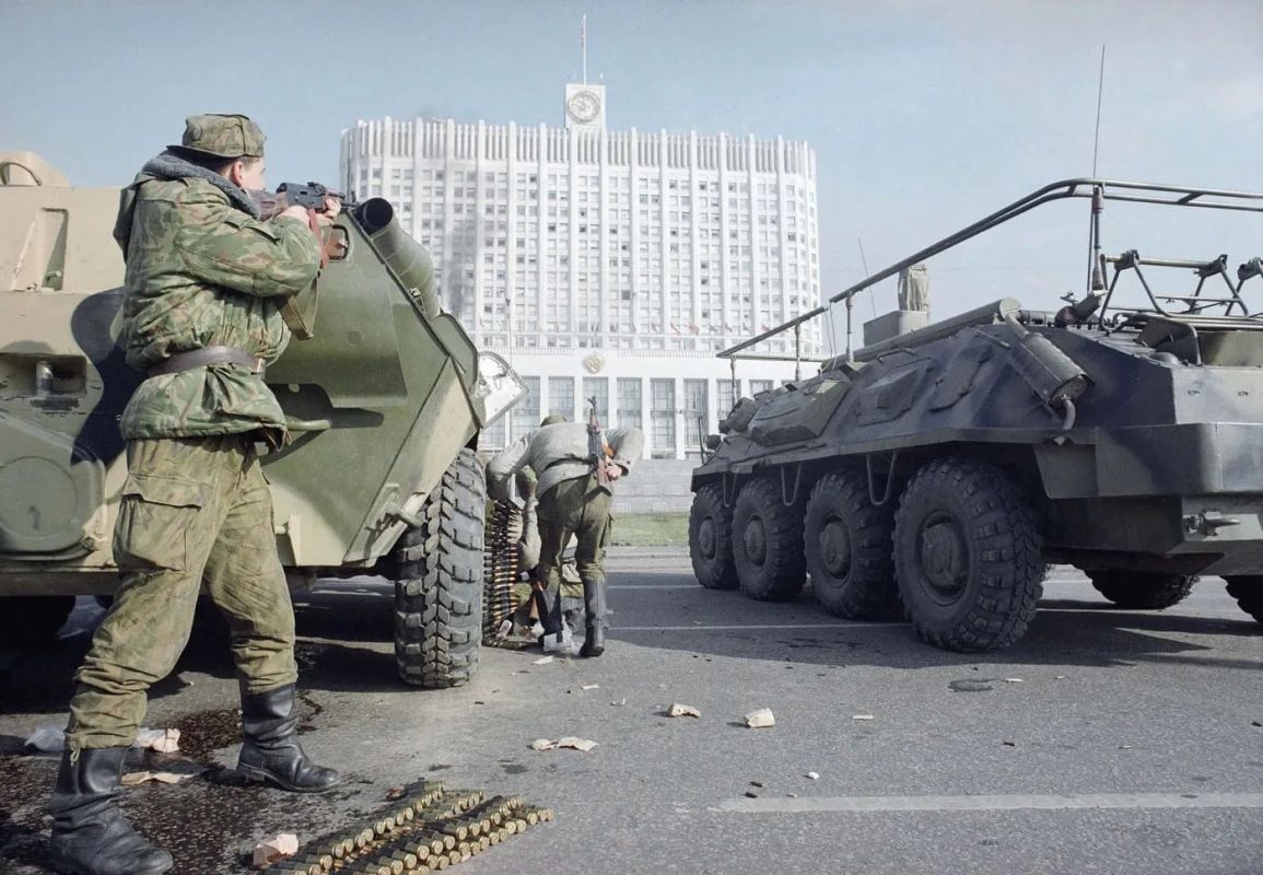 В Москве прошла акция в память о погибших при штурме Белого дома в 1993 году