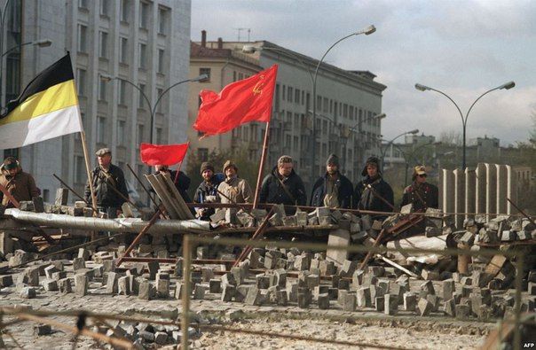 4 октября 1993 года по приказу нелегитимного узурпатора Ельцина из танковых орудий было расстреляно здание Верховного Совета РФ 4 октября 1993 года по приказу нелегитимного узурпатора Ельцина из танковых орудий было расстреляно здание Верховного Совета РФ