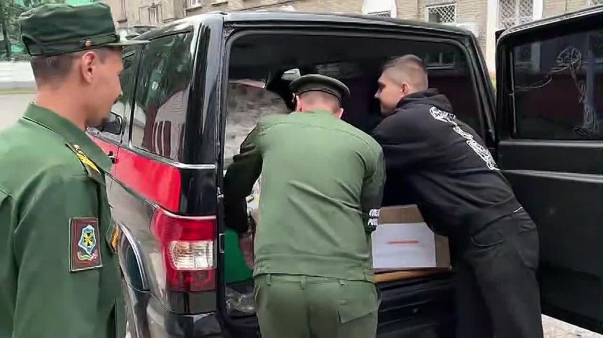 Военные следователи СК России продолжают оказывать гуманитарную помощь