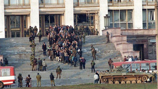 4 октября 1993 года по приказу нелегитимного узурпатора Ельцина из танковых орудий было расстреляно здание Верховного Совета РФ 4 октября 1993 года по приказу нелегитимного узурпатора Ельцина из танковых орудий было расстреляно здание Верховного Совета РФ