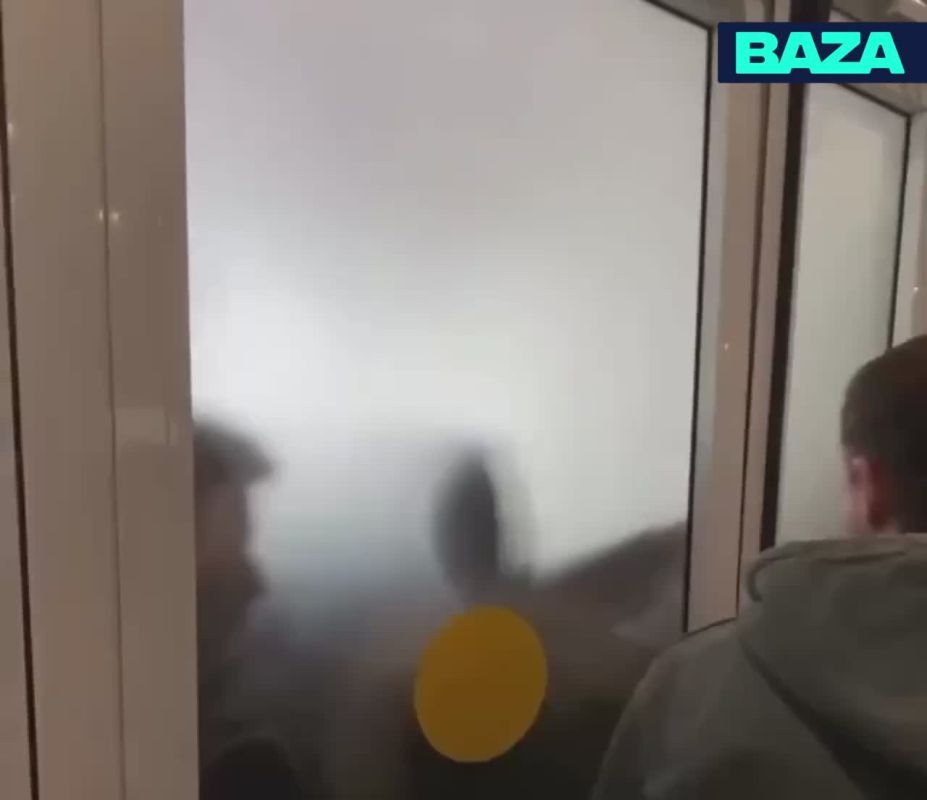 В аэропорту Волгограда пассажиры устроили бунт из-за задержки рейса