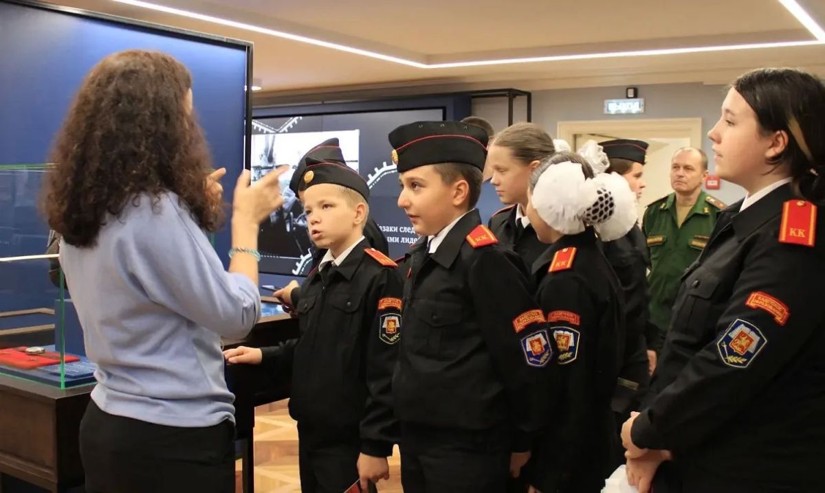 Военные следователи организовали экскурсию для подшефного кадетского класса Военные следователи организовали экскурсию для подшефного кадетского класса