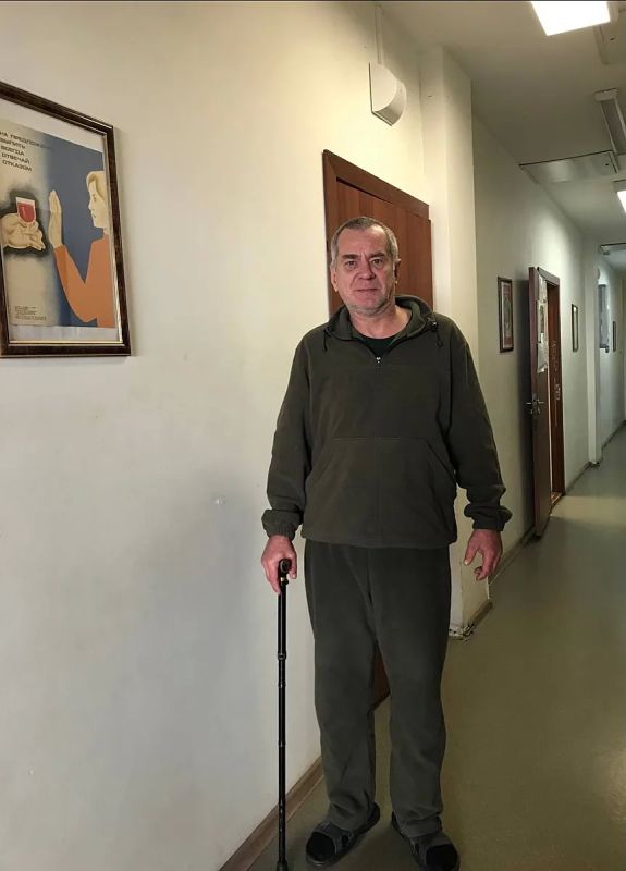 «Выкинул прах матери на помойку»
