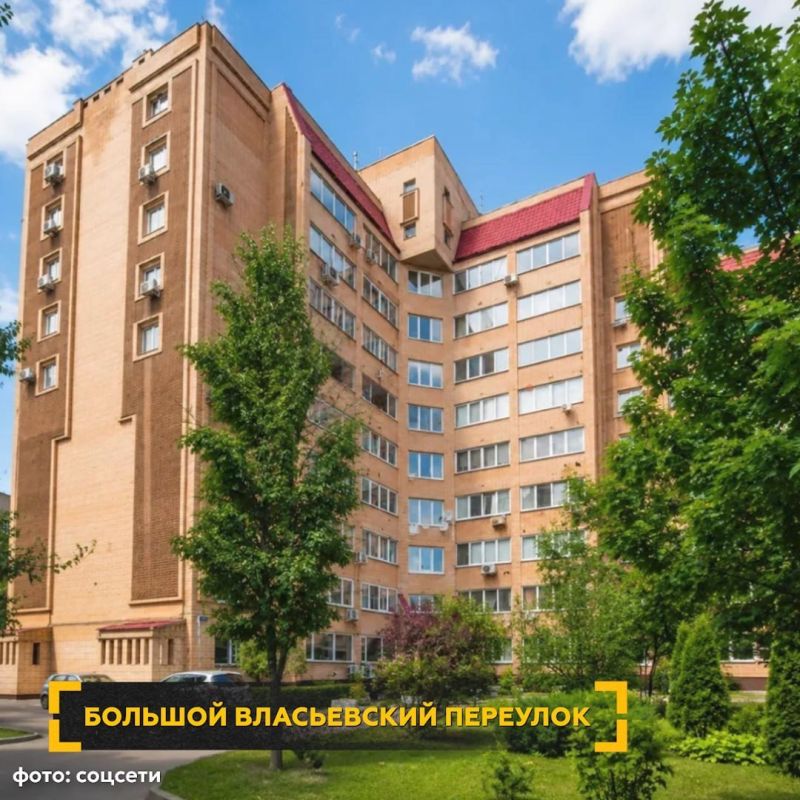 Максим Виторган, известный в первую очередь не как артист, а как сын актёра Эммануила Виторгана и бывший муж Ксении Собчак, пополнил число релокантов, официально избавившихся от недвижимости в России Максим Виторган, известный в первую очередь не как артист, а как сын актёра Эммануила Виторгана и бывший муж Ксении Собчак, пополнил число релокантов, официально избавившихся от недвижимости в России