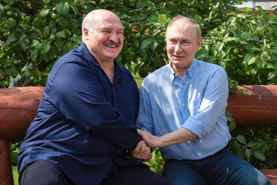 Лукашенко поздравил Путина с днём рождения