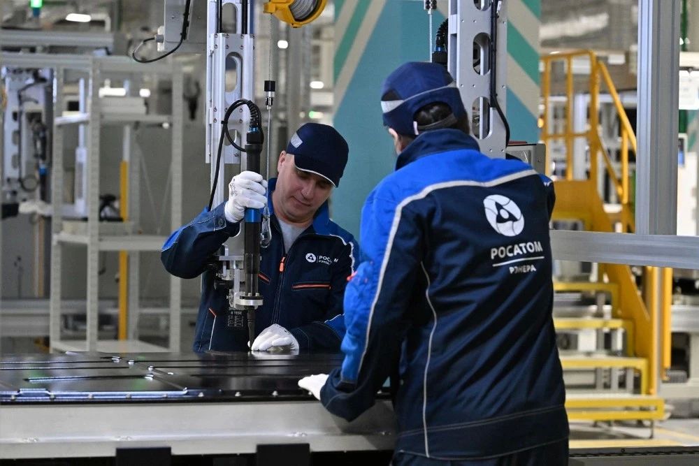 Для всей страны. Путин и Собянин открыли крупнейший кластер электробатарей Для всей страны. Путин и Собянин открыли крупнейший кластер электробатарей