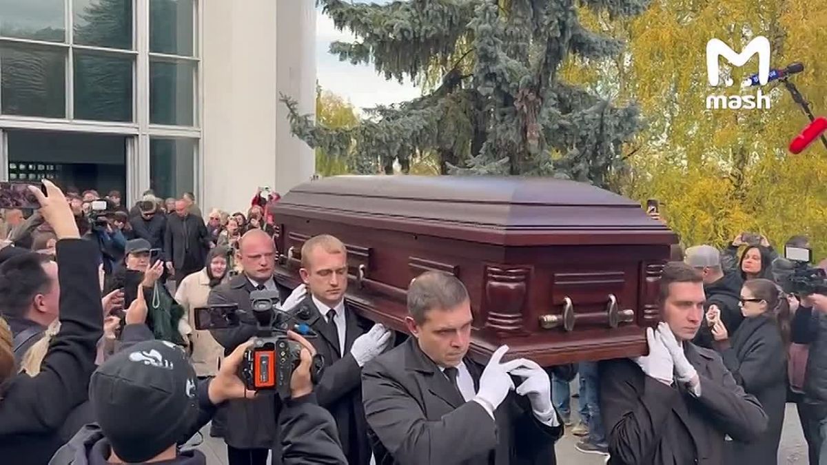 Вдове психотерапевта Анатолия Кашпировского Ирине стало плохо на похоронах — ей пришлось вызвать скорую