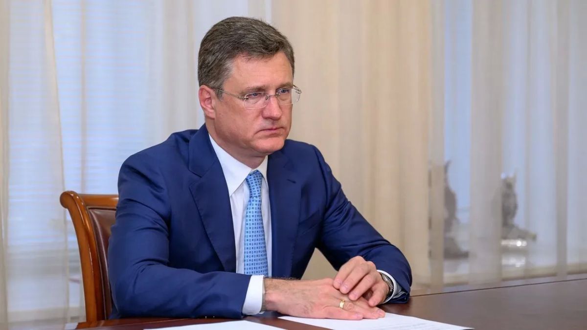 Россия незамедлительно начинает снимать ограничения на экспорт дизеля, заявил ТАСС зампред правительства России Новак