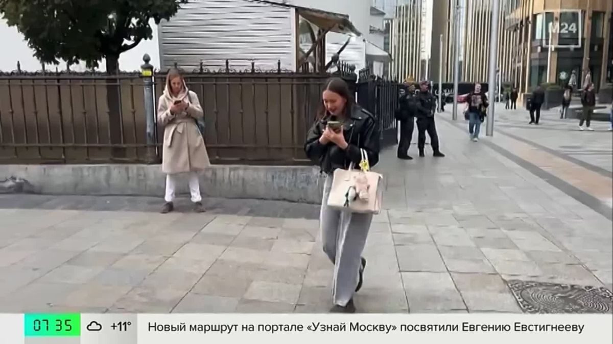 Депутат Госдумы Виталий Милонов посоветовал людям, которые разговаривают по громкой связи в общественных местах, обратиться к психологу или психиатру