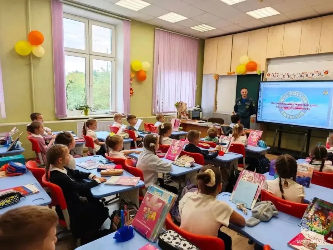 Огонь не предупреждает – готовность спасает Огонь не предупреждает – готовность спасает