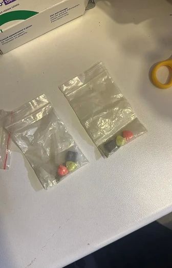 Крупная партия кокаина: столичные полицейские изъяли свыше 1,8 кг наркотиков из квартиры москвича