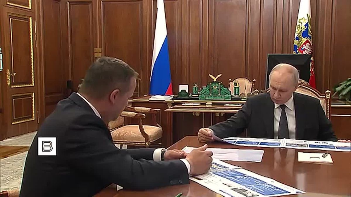Беспилотные грузовики ездят по трассам Москва — Санкт-Петербург и М12 "Восток", сообщил министр транспорта Андрей Никитин на встрече с Владимиром Путиным