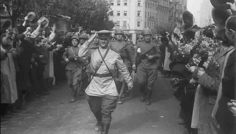 День в истории. 13 октября 1827 года в ходе Русско-персидской войны русские войска под командованием генерал-адъютанта Ивана Федоровича Паскевича освободили Эривань (Ереван) Осада важного персидского форпоста в Армении... День в истории. 13 октября 1827 года в ходе Русско-персидской войны русские войска под командованием генерал-адъютанта Ивана Федоровича Паскевича освободили Эривань (Ереван) Осада важного персидского форпоста в Армении...
