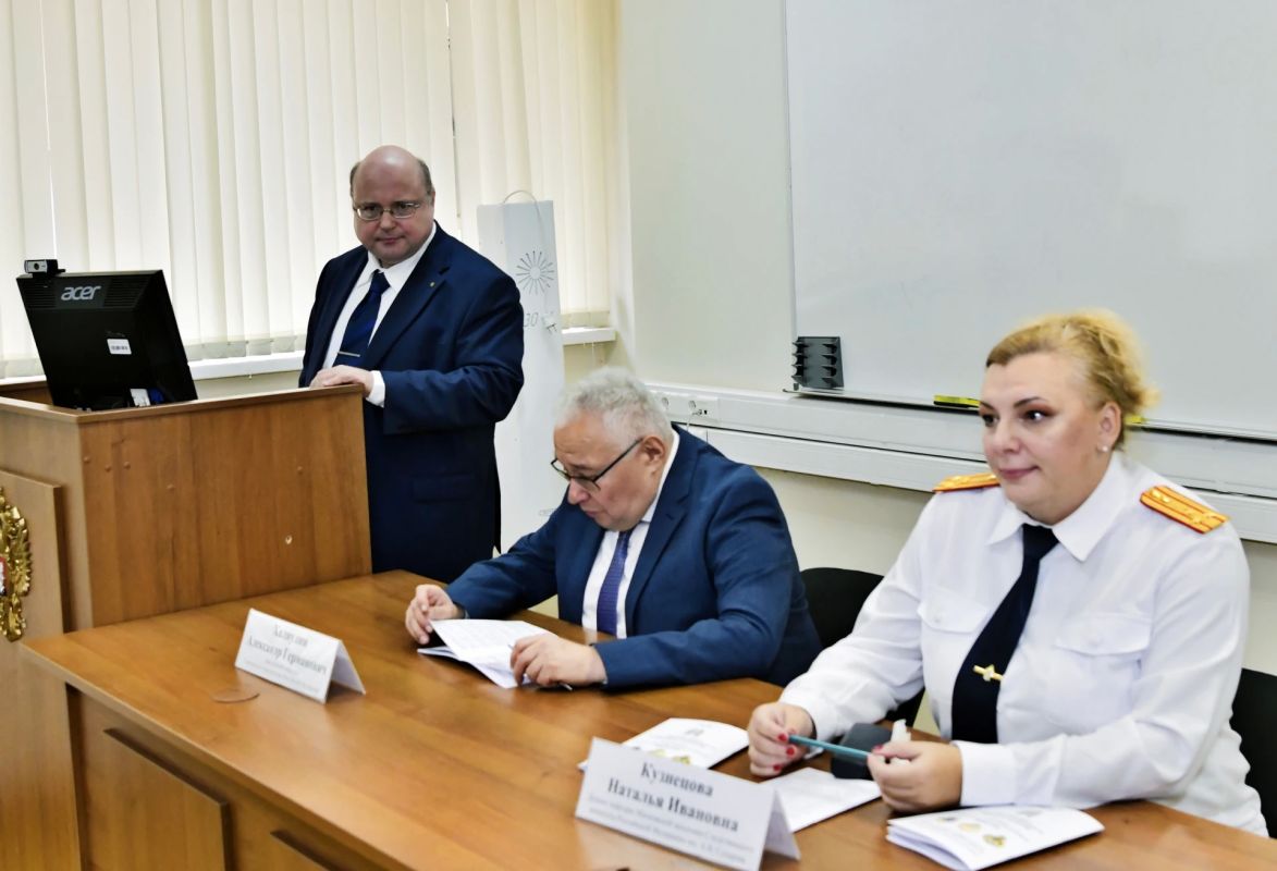 Член Международного союза криминалистов А.А. Бессонов принял участие в XII Всероссийской научно-практической конференции «Деятельность прокуратуры по противодействию преступлениям и правонарушениям» (Сухаревские чтения) Член Международного союза криминалистов А.А. Бессонов принял участие в XII Всероссийской научно-практической конференции «Деятельность прокуратуры по противодействию преступлениям и правонарушениям» (Сухаревские чтения)