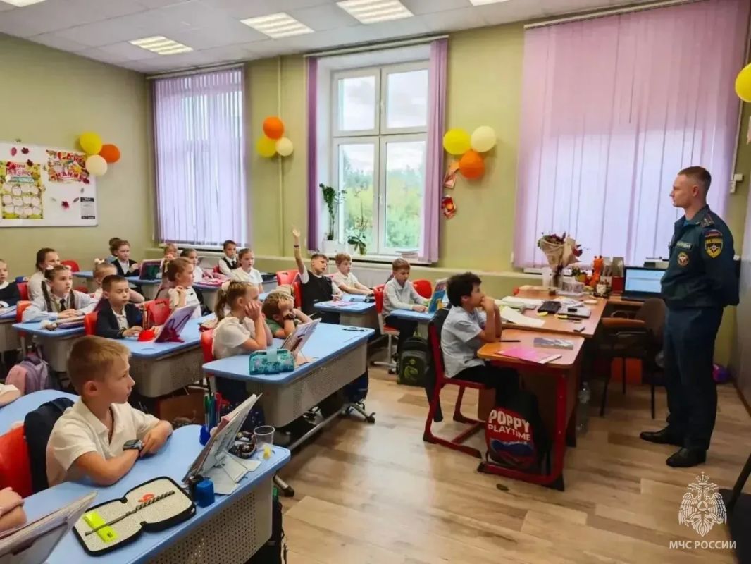 Огонь не предупреждает – готовность спасает Огонь не предупреждает – готовность спасает