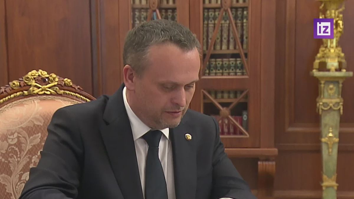 Беспилотные грузовики уже преодолевают расстояние от Петербурга до Челябинска, рассказал глава Минтранса Андрей Никитин на встрече с Владимиром Путиным в Кремле