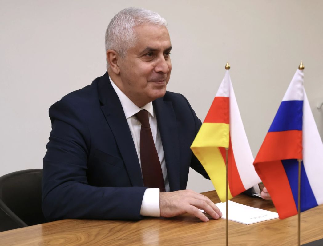 Дмитрий Чернышенко и Марат Камболов определили курс на развитие туризма, спорта и образования в Южной Осетии Дмитрий Чернышенко и Марат Камболов определили курс на развитие туризма, спорта и образования в Южной Осетии
