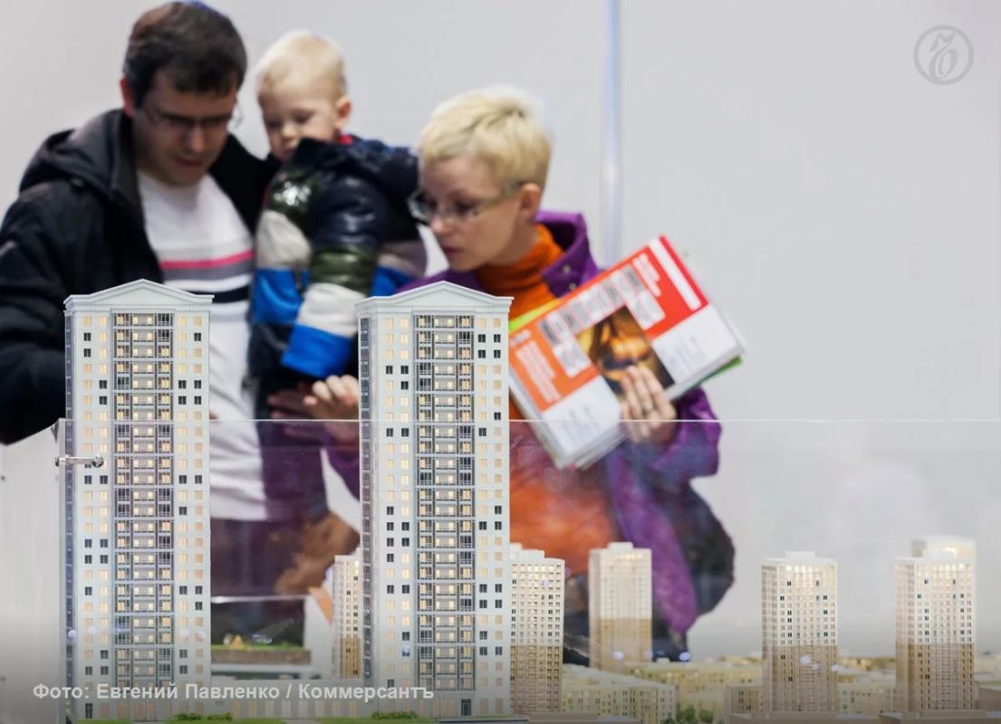 Материнский капитал на первого ребенка в 2027 году позволит купить 4,9 кв. м недвижимости на вторичном рынке 40 крупных городов России