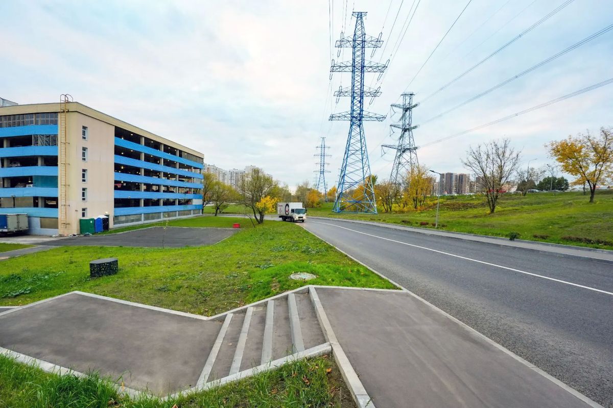 В #ЮЗАО благоустроили проезд между Старобитцевской улицей и МКАД Что сделали: В #ЮЗАО благоустроили проезд между Старобитцевской улицей и МКАД Что сделали: