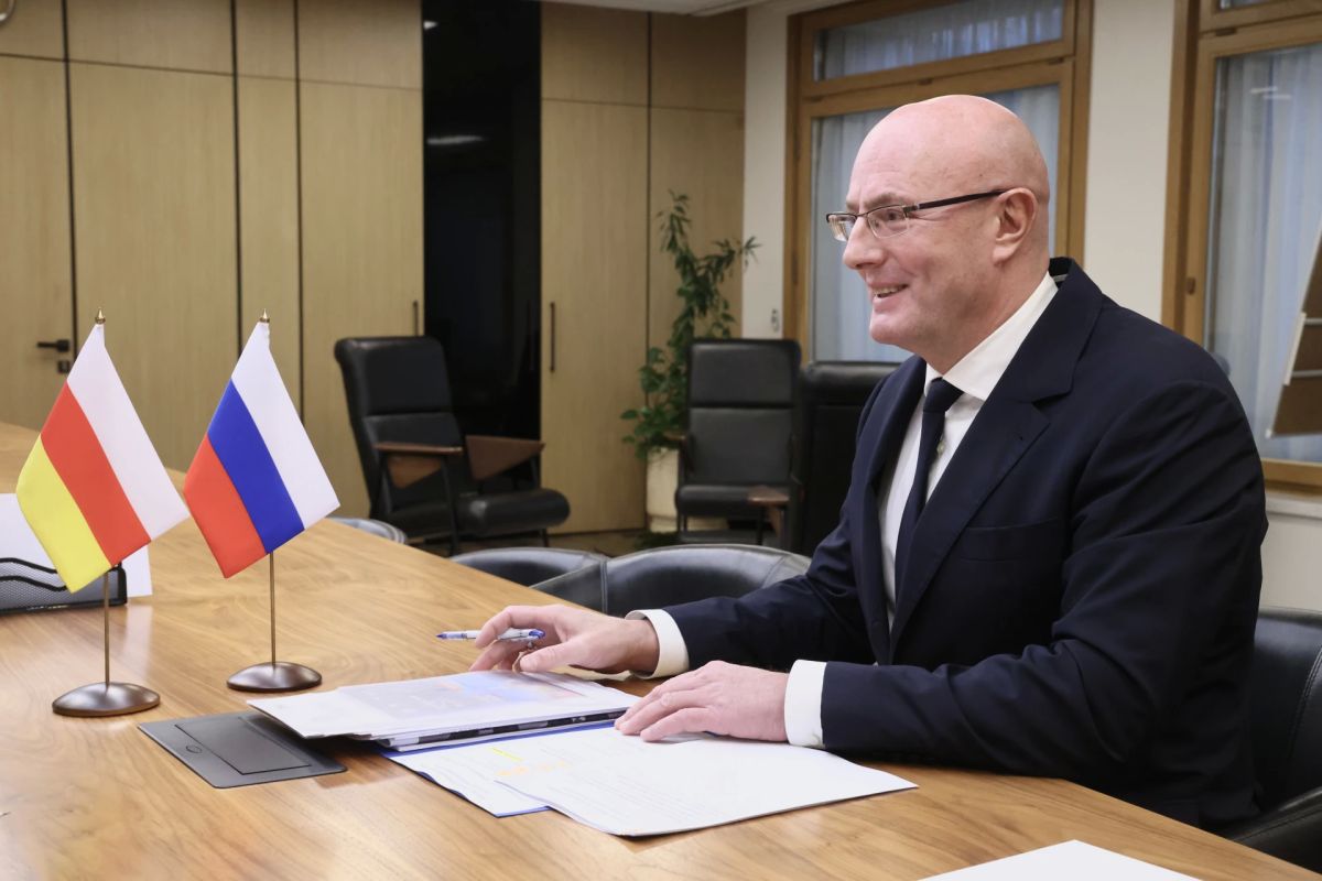 Дмитрий Чернышенко и Марат Камболов определили курс на развитие туризма, спорта и образования в Южной Осетии Дмитрий Чернышенко и Марат Камболов определили курс на развитие туризма, спорта и образования в Южной Осетии