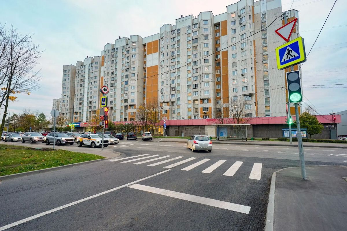 В #ЮЗАО благоустроили проезд между Старобитцевской улицей и МКАД Что сделали: В #ЮЗАО благоустроили проезд между Старобитцевской улицей и МКАД Что сделали: