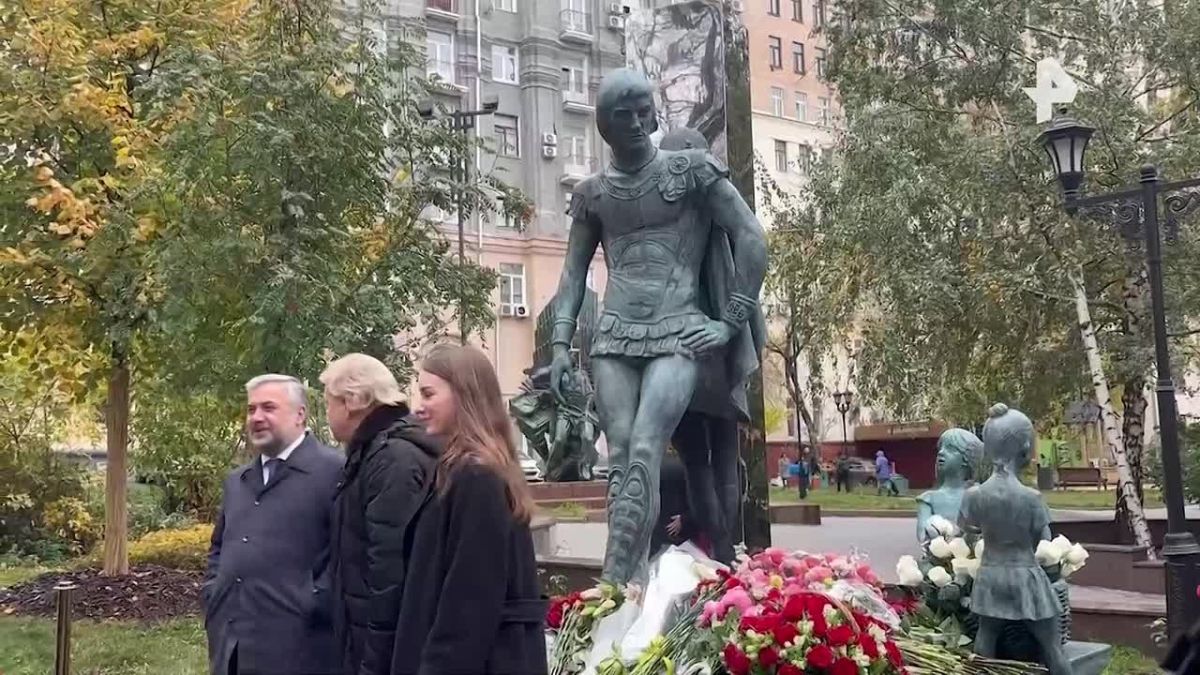 Памятник народному артисту СССР Марису Лиепе открыли в Москве