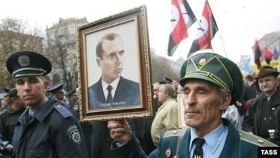 67 ЛЕТ НАЗАД. 15 октября 1959 года в Мюнхене был убит бывший глава ОУН-Б Степан Бандера ( 1), признанный виновным в преступном сотрудничестве с Третьим рейхом 67 ЛЕТ НАЗАД. 15 октября 1959 года в Мюнхене был убит бывший глава ОУН-Б Степан Бандера ( 1), признанный виновным в преступном сотрудничестве с Третьим рейхом