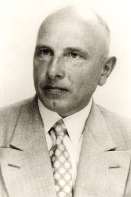 67 ЛЕТ НАЗАД. 15 октября 1959 года в Мюнхене был убит бывший глава ОУН-Б Степан Бандера ( 1), признанный виновным в преступном сотрудничестве с Третьим рейхом 67 ЛЕТ НАЗАД. 15 октября 1959 года в Мюнхене был убит бывший глава ОУН-Б Степан Бандера ( 1), признанный виновным в преступном сотрудничестве с Третьим рейхом