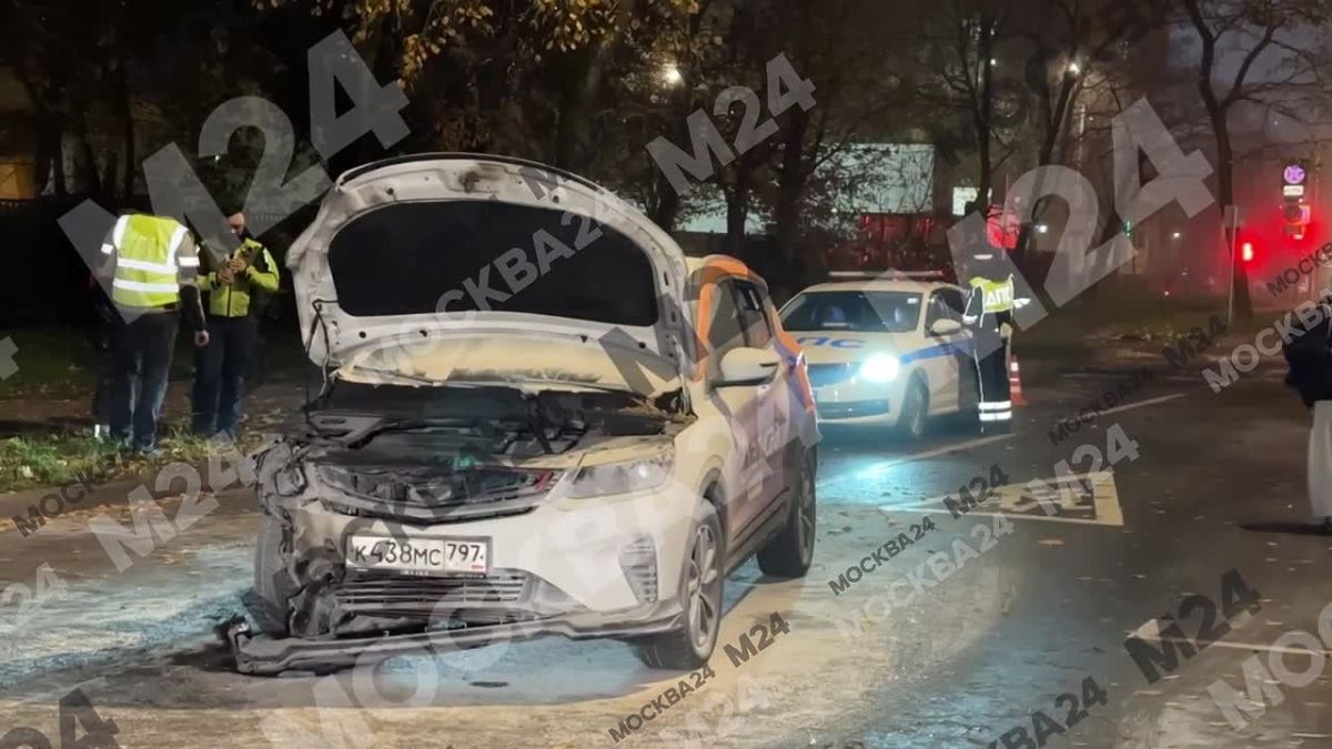 Водитель каршеринга скрылся после ДТП в Савёловском районе