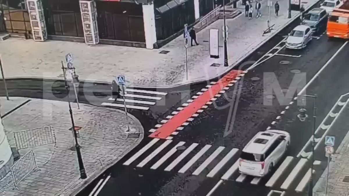 Марина Ахмедова: КамАЗ переехал самокатчицу в центре Москвы