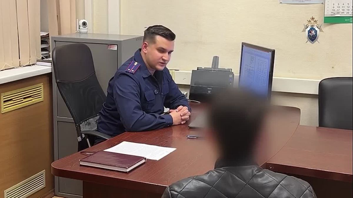Юношу, который бросил кирпич в окно электрички, задержали