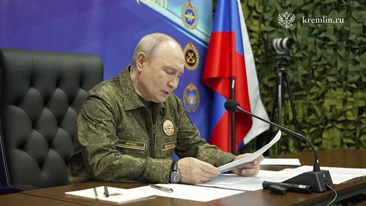 Анатолий Кузичев: Думаю, многие вчера посмотрели кадры совещания Путина с военным командованием