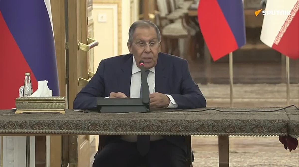 Россия борется за права русских людей и защиту православия на Украине, заявил Лавров