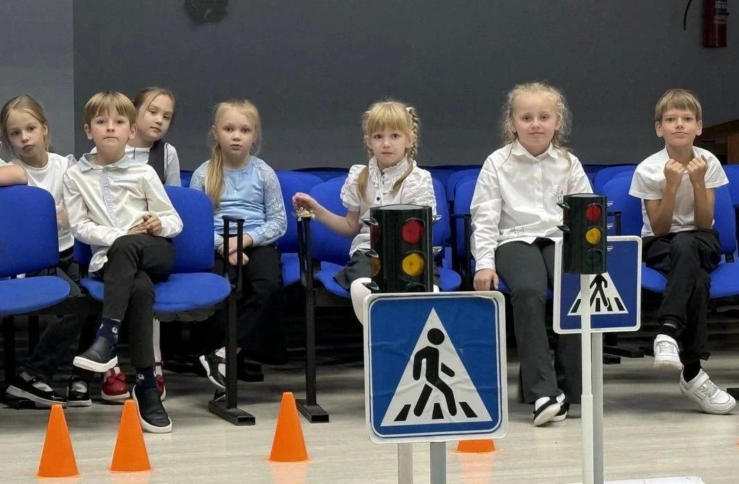 Первоклассники построили свой безопасный город! Первоклассники построили свой безопасный город!