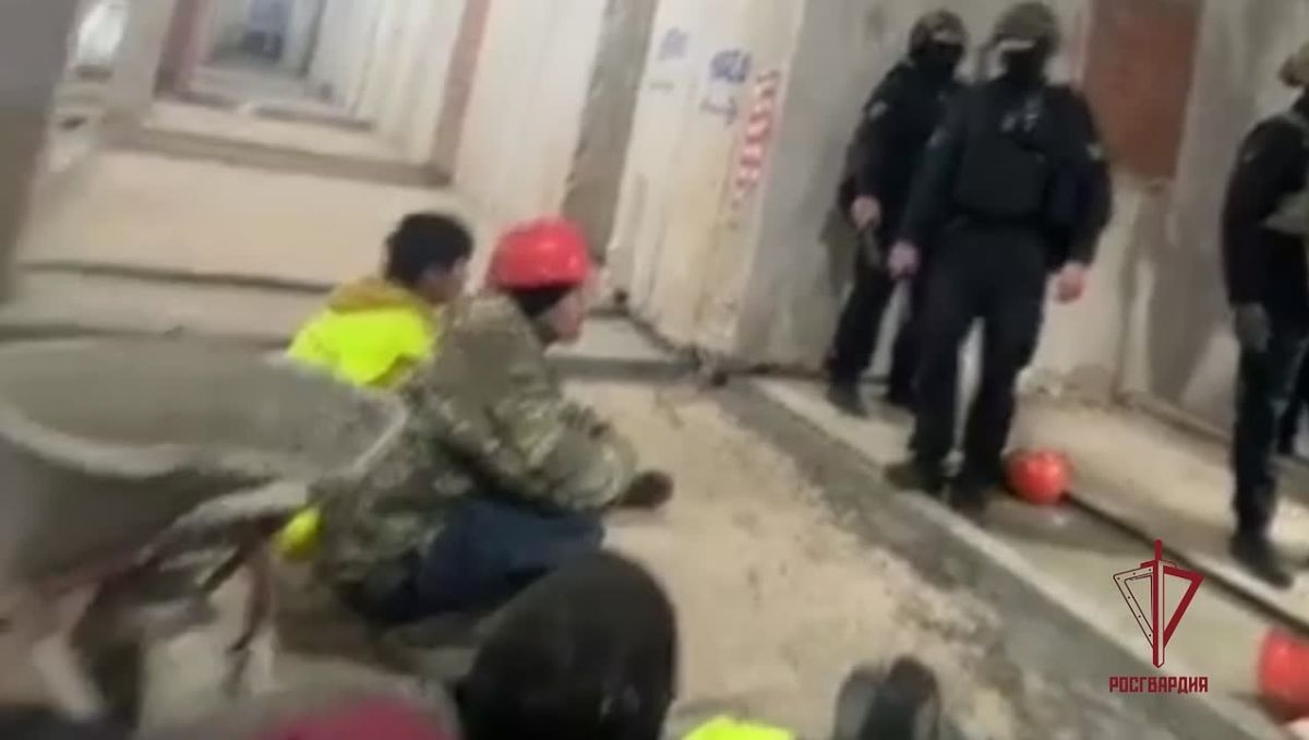 В Зеленоградском административном округе при поддержке сотрудников ОМОН «Авангард» столичного главка Росгвардии прошёл миграционный рейд