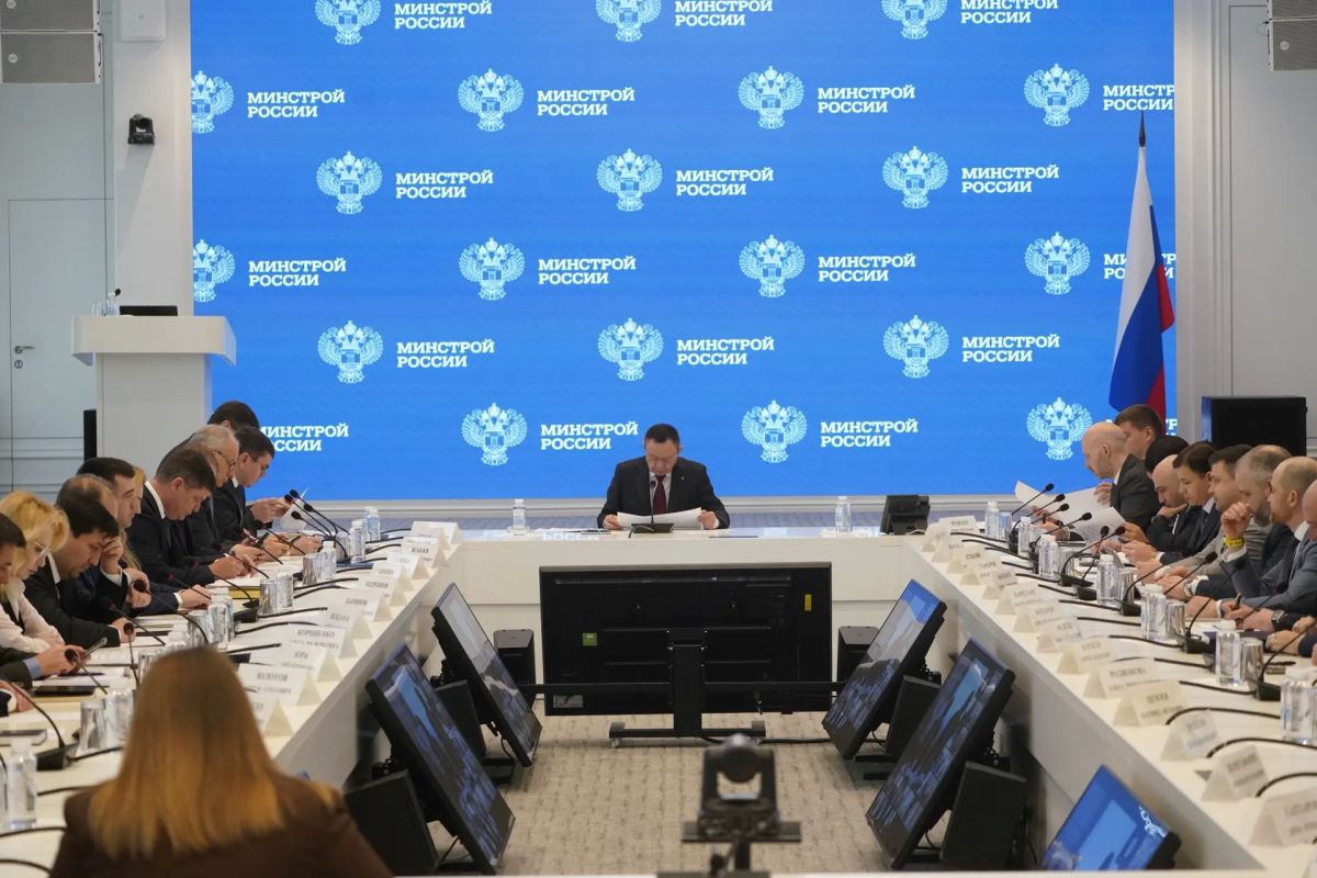 В Минстрое России прошло еженедельное оперативное совещание под председательством Министра строительства и ЖКХ РФ Ирека Файзуллина