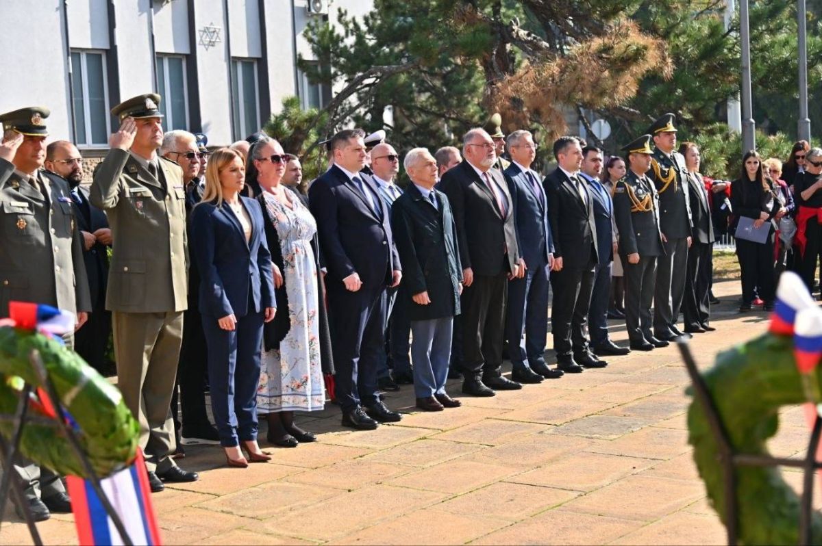 В мемориальном комплексе «Освободителям Белграда» состоялась торжественная церемония возложения венков по случаю 82-й годовщины освобождения города от немецко-фашистских захватчиков В мемориальном комплексе «Освободителям Белграда» состоялась торжественная церемония возложения венков по случаю 82-й годовщины освобождения города от немецко-фашистских захватчиков