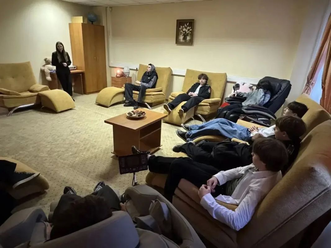 Увидеть, попробовать, узнать: школьники открыли для себя мир полицейской службы Увидеть, попробовать, узнать: школьники открыли для себя мир полицейской службы
