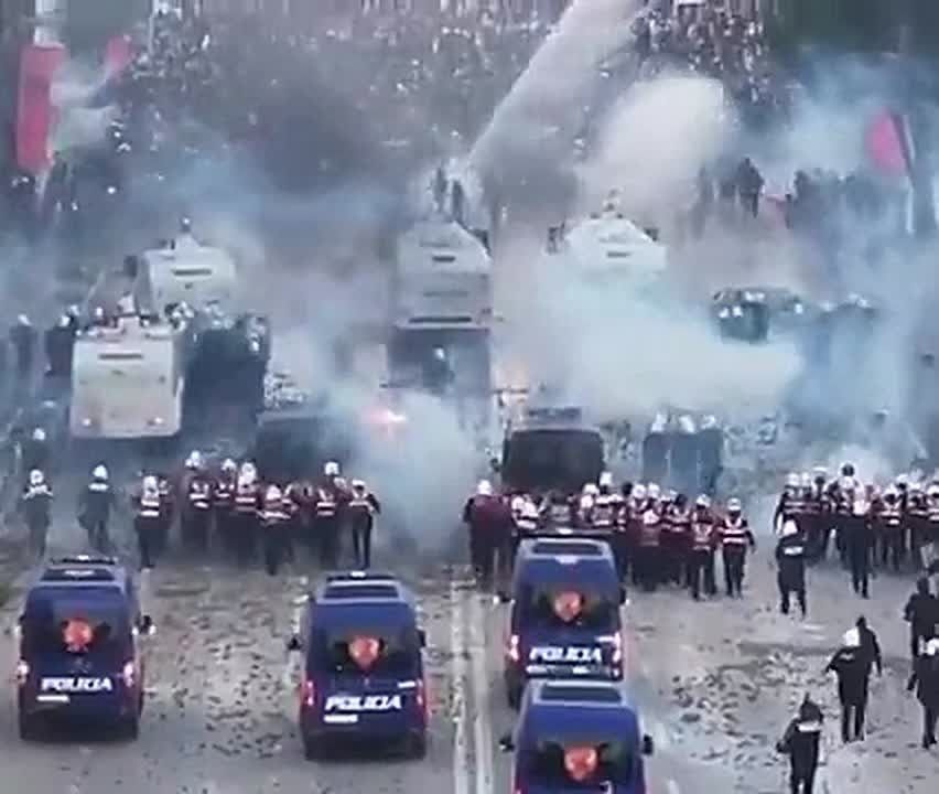 Андрей Руденко: В Албании больше недели продолжаются протесты и беспорядки