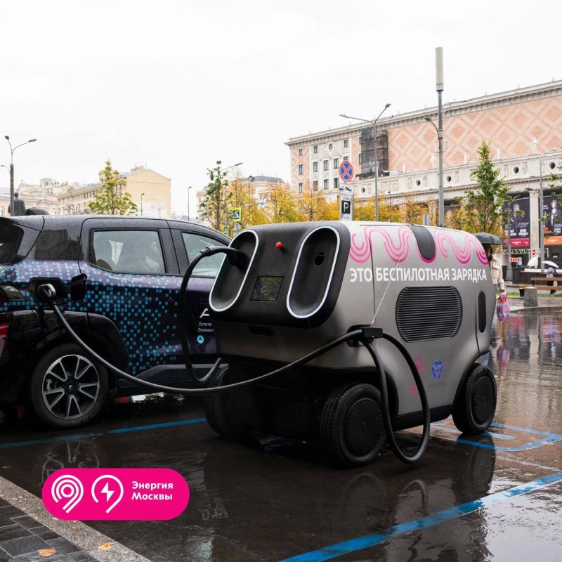 В столице тестируют робота, который сам приезжает заряжать электромобиль В столице тестируют робота, который сам приезжает заряжать электромобиль
