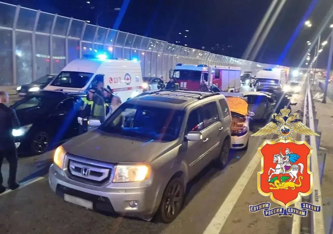 ДТП с участием шести автомобилей произошло на 52-м км Киевского шоссе в Подмосковье