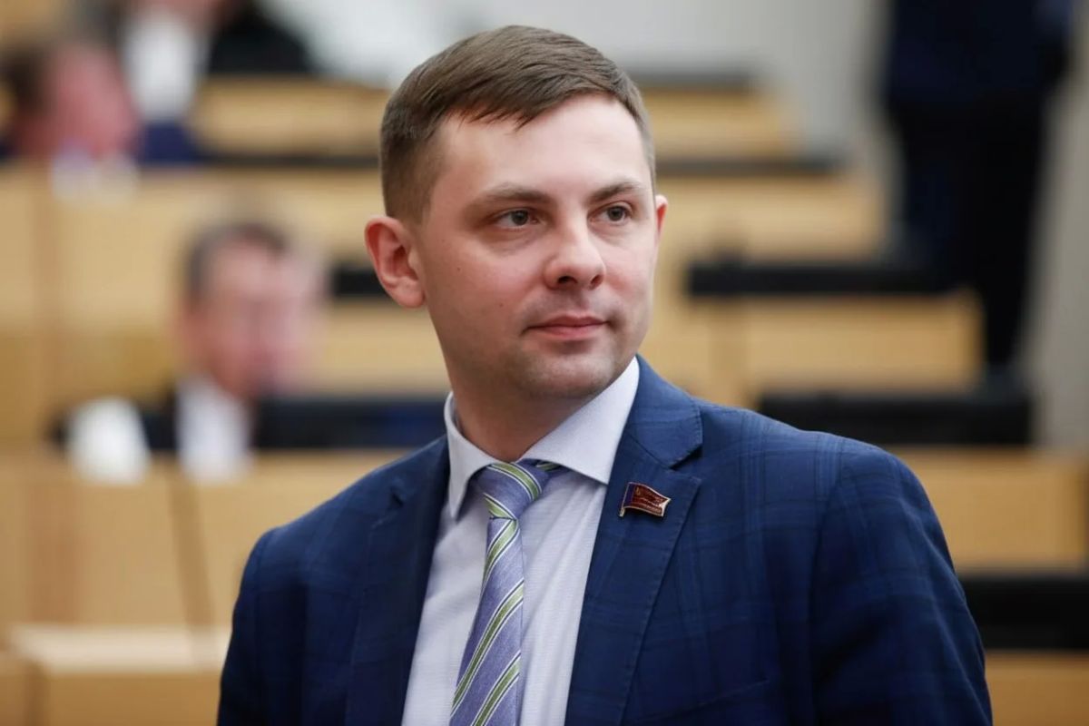 Басманный суд Москвы арестовал на два месяца главу отделения КПРФ в Коми Олега Михайлова по делу об оправдании терроризма, сообщили «Ъ» в партии