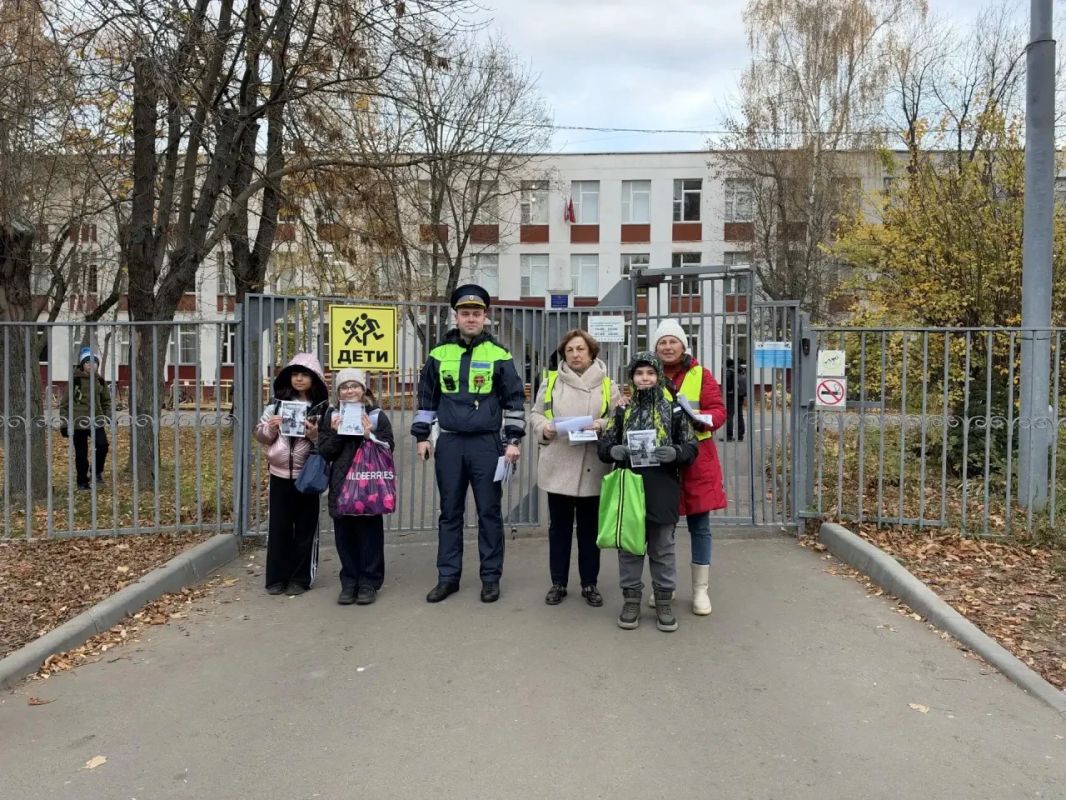 Дорожные полицейские столицы совместно с неравнодушными родителями напомнили взрослым и детям о безопасности дорожного движения Дорожные полицейские столицы совместно с неравнодушными родителями напомнили взрослым и детям о безопасности дорожного движения