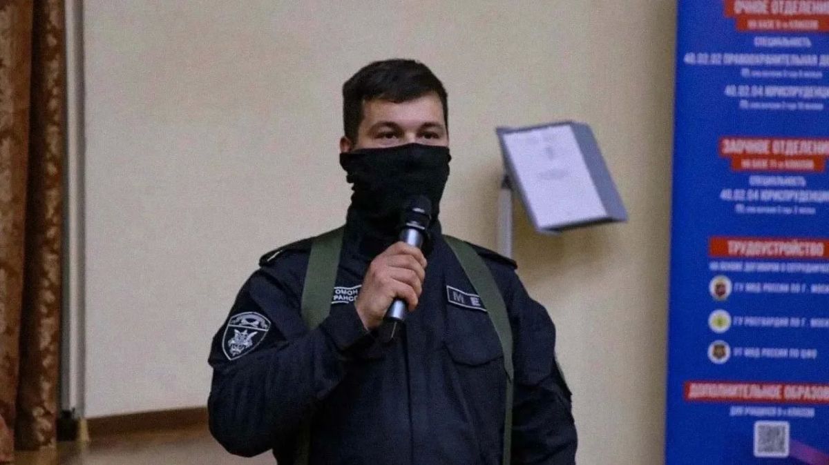 Сотрудники ОМОН «Меч» (на транспорте) столичного Главка Росгвардии провели занятие для курсантов Юридического колледжа