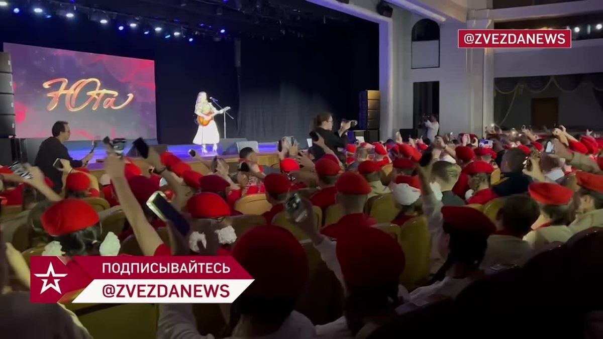 Более 200 юнармейцев со всего Центрального федерального округа собрались в Москве, чтобы завершить окружной форум к 10-летию "ЮНАРМИИ"