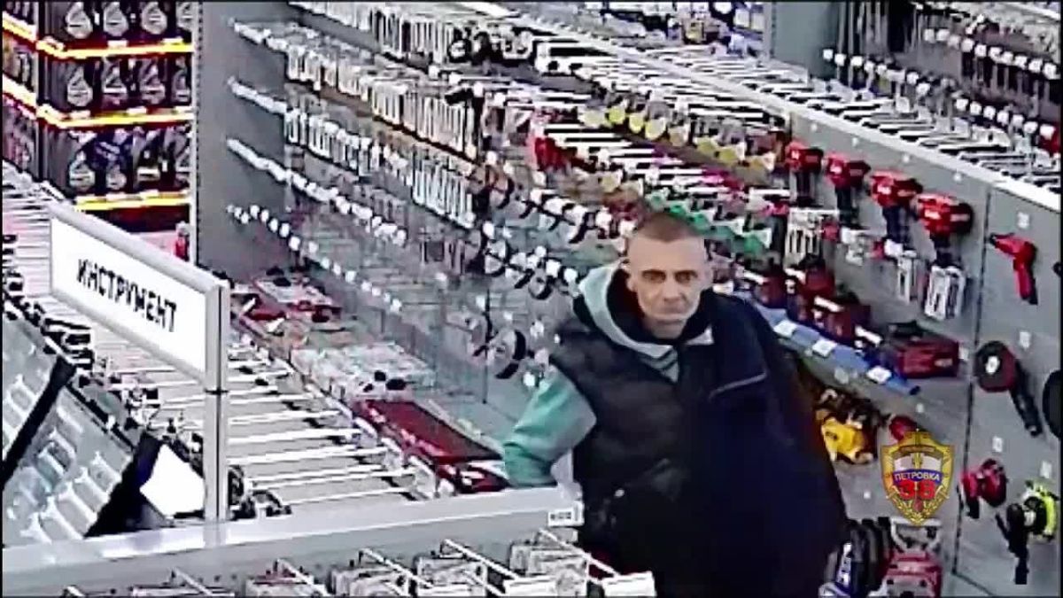 Спрятал под куртку — не ушёл от ответственности: полицейские столицы раскрыли кражу инструментов из магазина