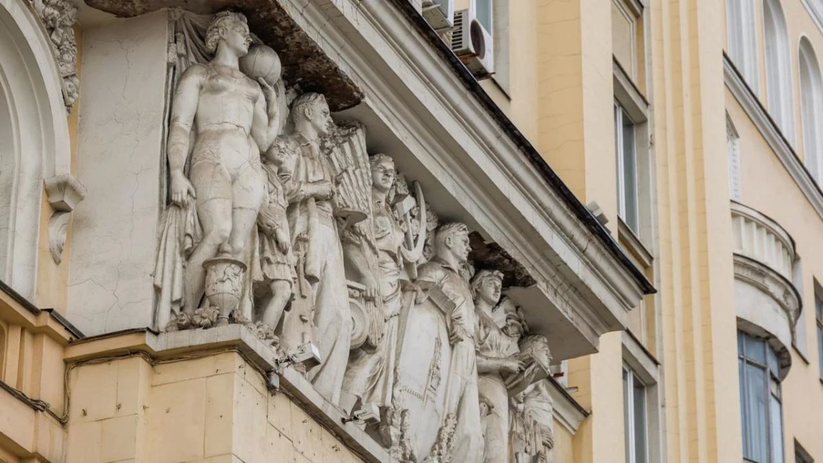 Началась реставрация гостиницы "Пекин" на Большой Садовой улице Началась реставрация гостиницы "Пекин" на Большой Садовой улице