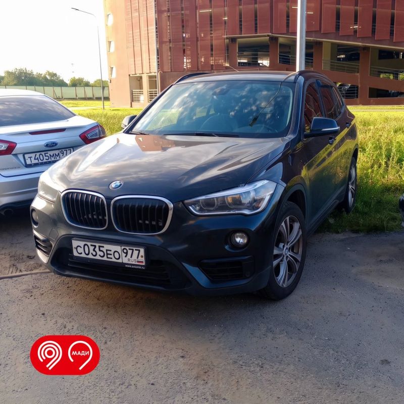 Автомобилисты, парковаться на газоне запрещено в любое время года
