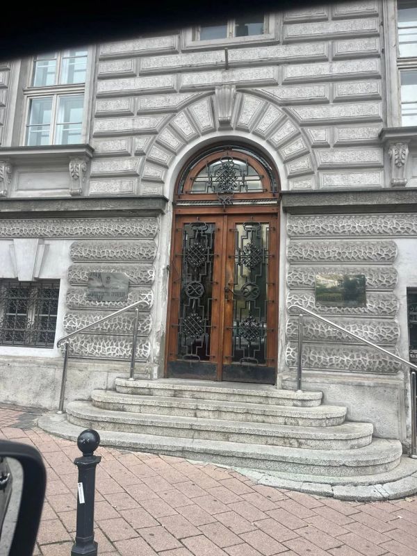 Константин Затулин: Перед отъездом домой, в Москву положил цветы двум Россиям Константин Затулин: Перед отъездом домой, в Москву положил цветы двум Россиям